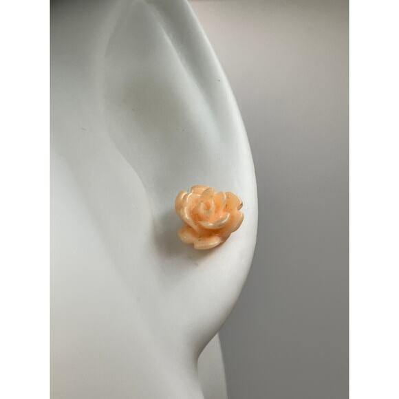 Carved Beige Rose Cameo Cabochon 7 mm Stud Earrings! - Picture 6 of 6